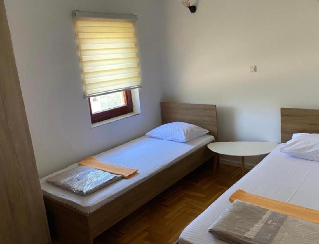 Sarah Apartments Gusinje Екстериор снимка