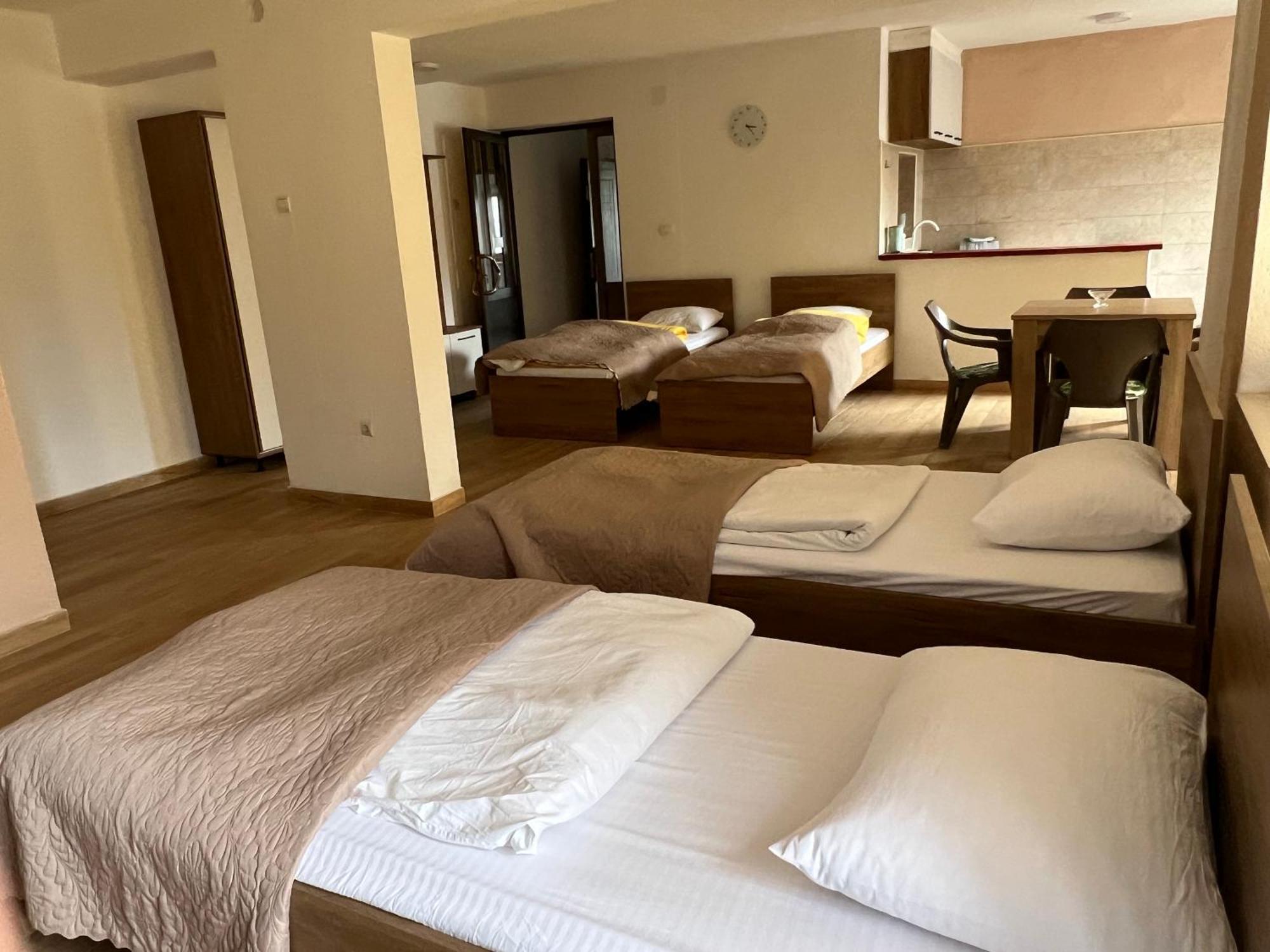 Sarah Apartments Gusinje Екстериор снимка